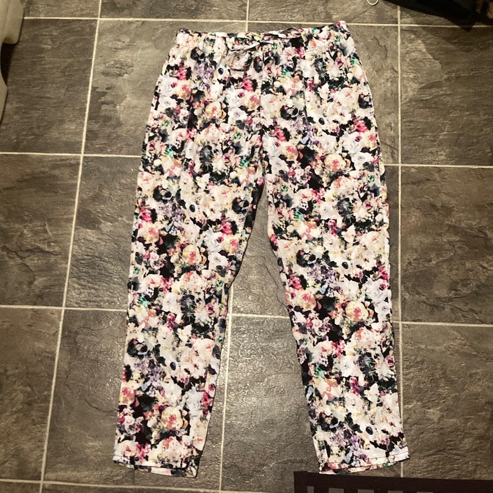 Boutique floral float pants